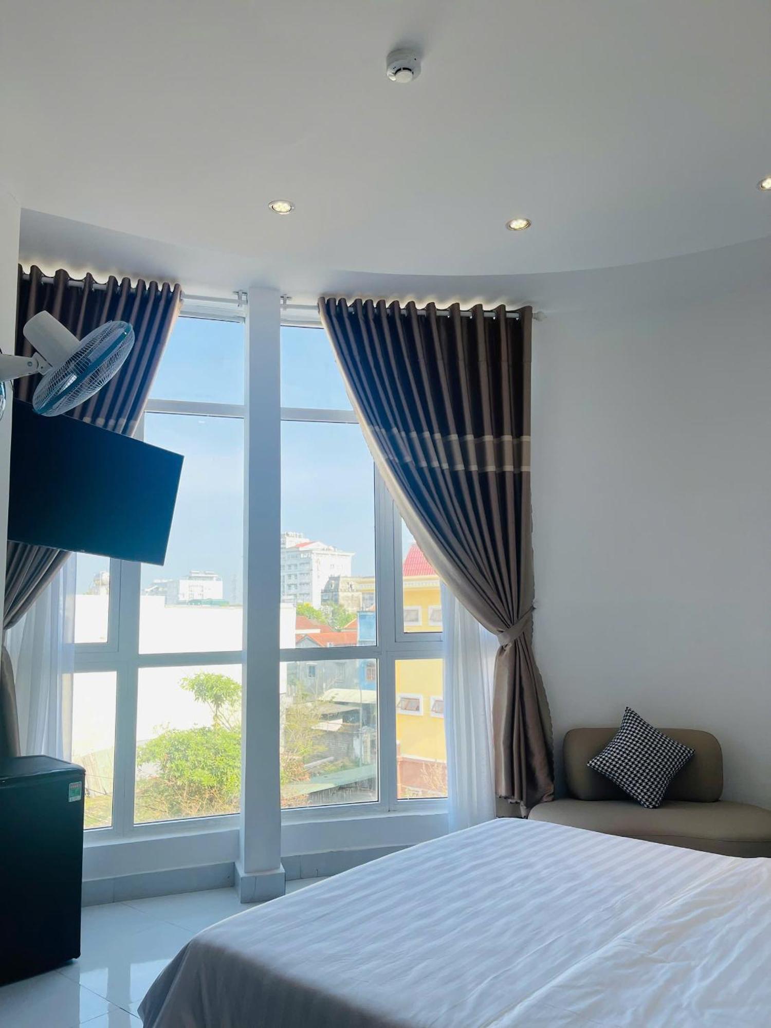 Hotel Khach San Romo à Quảng Ngãi Extérieur photo